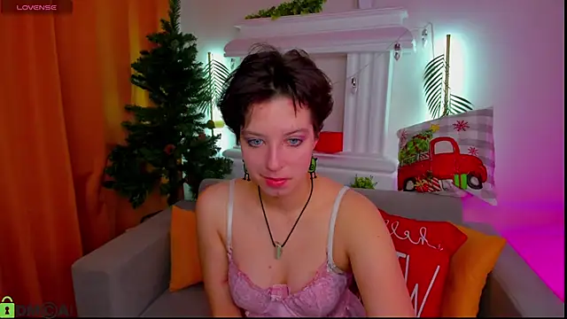 Snapshot of Sara_Frayer chatting on December 2025 01:05:01 AM Sara Frayer online show from December 2025 01:05:01 AM