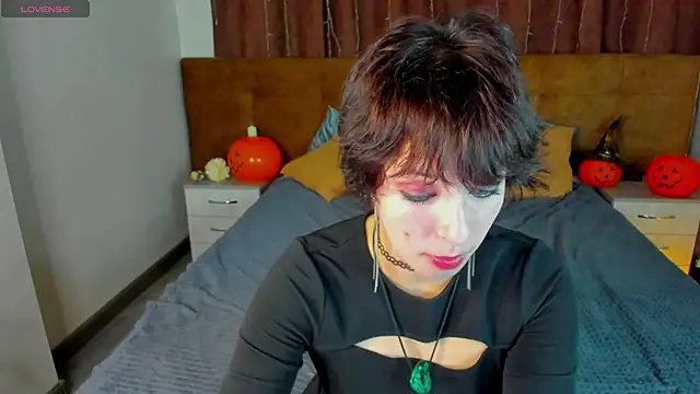 Snapshot of Sara_Frayer chatting on October 2025 10:03:02 AM Sara Frayer online show from October 2025 10:03:02 AM