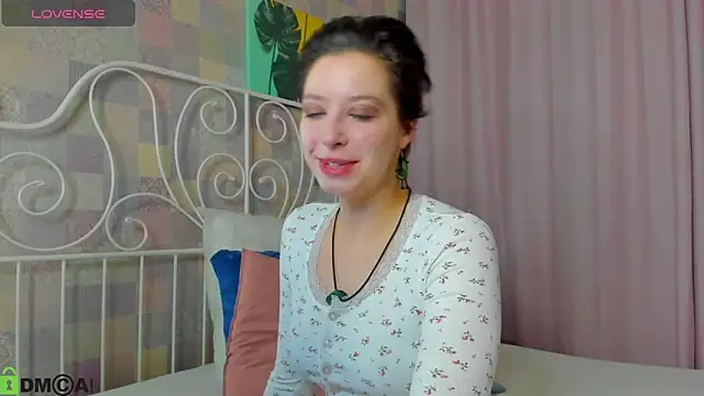 Snapshot of Sara_Frayer chatting on November 2025 01:05:01 AM Sara Frayer online show from November 2025 01:05:01 AM