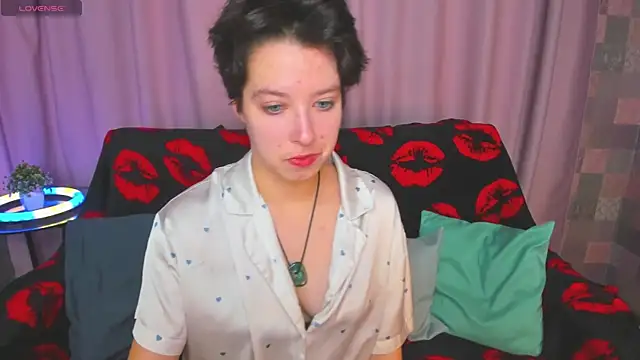 Snapshot of Sara_Frayer chatting on November 2025 01:17:01 AM Sara Frayer online show from November 2025 01:17:01 AM