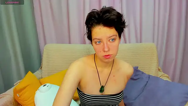 Snapshot of Sara_Frayer chatting on November 2025 01:10:01 AM Sara Frayer online show from November 2025 01:10:01 AM