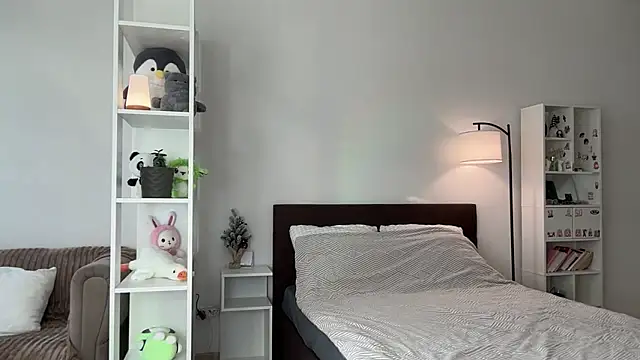 yourlittlesunrise  online show from February 2026 05:43:01 AM