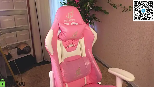 L1na Reeds online show from April 2026 01:11:02 AM