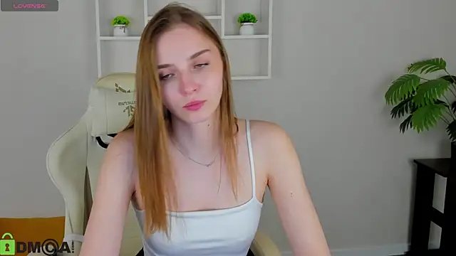L1na Reeds online show from October 2025 05:50:02 AM