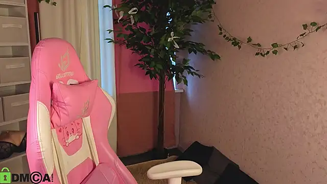 L1na Reeds online show from April 2026 01:12:02 AM