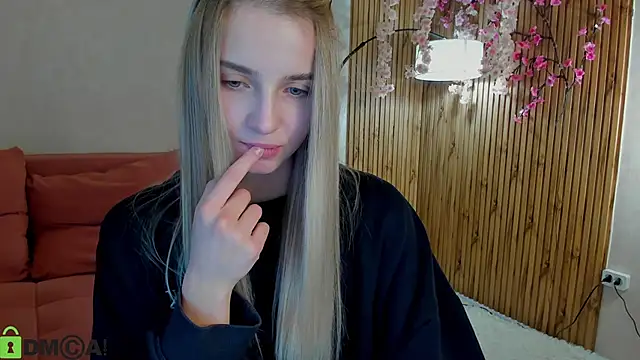 Snapshot of L1na_Reeds chatting on May 2026 01:13:02 AM L1na Reeds online show from May 2026 01:13:02 AM