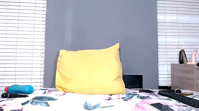 Snapshot of LadyBear2002 chatting on November 2025 02:04:01 AM LadyBear2002 online show from November 2025 02:04:01 AM