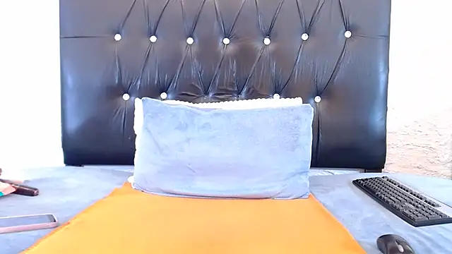 LadyBear2002 online show from March 2026 05:03:02 PM