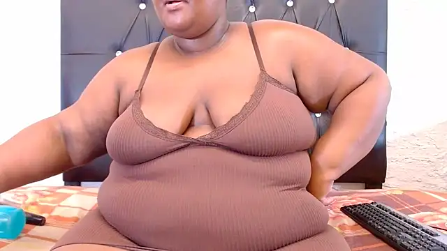 LadyBear2002 online show from April 2026 09:43:02 PM