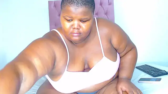 Snapshot of LadyBear2002 chatting on January 2026 04:47:01 PM LadyBear2002 online show from January 2026 04:47:01 PM