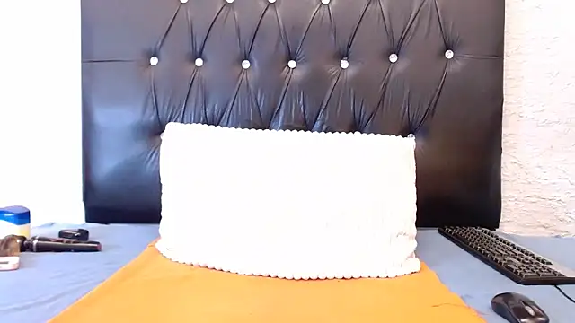 LadyBear2002 online show from April 2026 05:25:01 AM