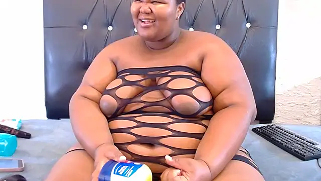 LadyBear2002 online show from March 2026 05:00:01 PM