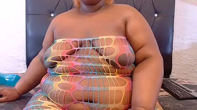 LadyBear2002 online show from June 2026 04:46:01 PM