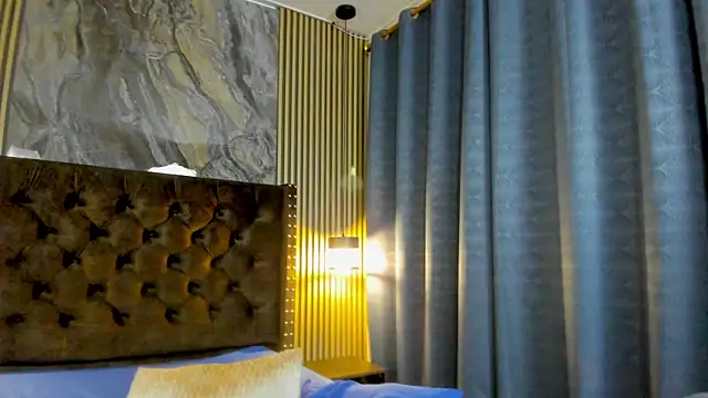 Nikki Vesper online show from April 2026 04:43:02 PM