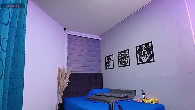 Nikki Vesper online show from April 2026 04:26:02 AM