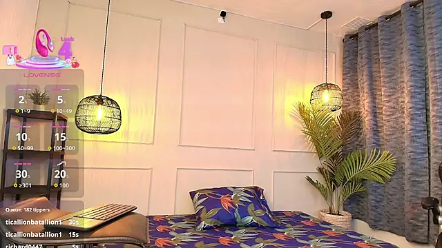 Nikki Vesper online show from December 2025 11:48:02 AM