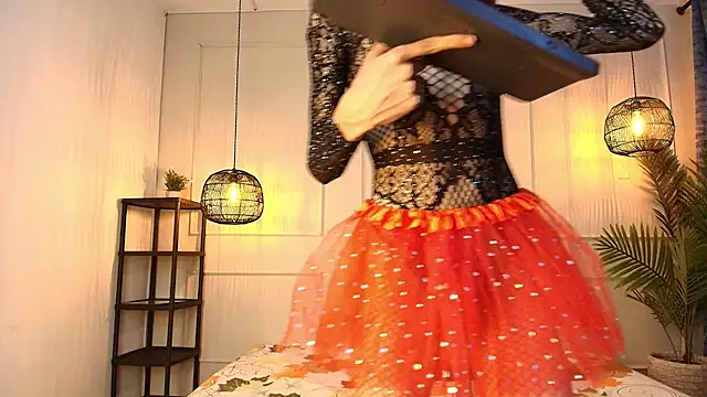 Nikki Vesper online show from October 2025 12:13:02 PM