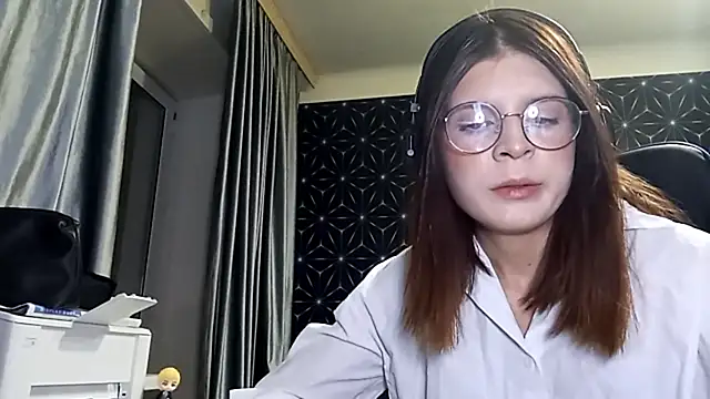 LissaKradfer online show from October 2025 01:23:01 PM