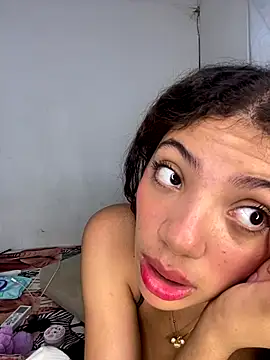 Azza  Slimene online show from October 2025 02:09:02 PM