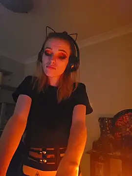 Snapshot of lonely_Cosplay_chick chatting on November 2025 06:02:02 PM lonely Cosplay chick online show from November 2025 06:02:02 PM