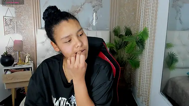 AriaVega online show from March 2026 12:50:02 PM