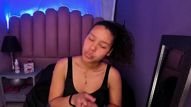 AriaVega online show from November 2025 11:14:02 AM