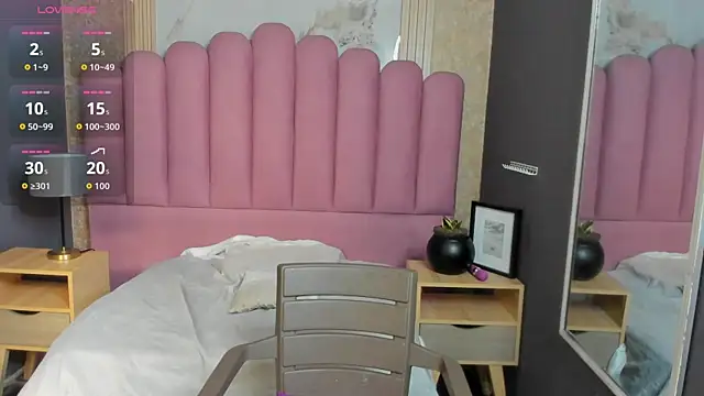 AriaVega online show from December 2025 12:43:02 PM