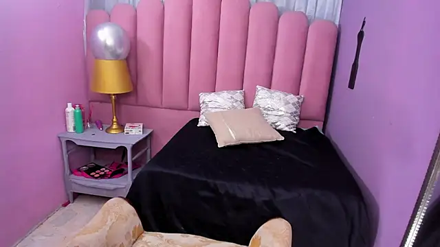 AriaVega online show from October 2025 11:07:01 AM