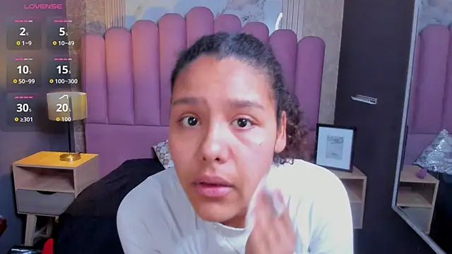 AriaVega online show from December 2025 12:37:01 PM