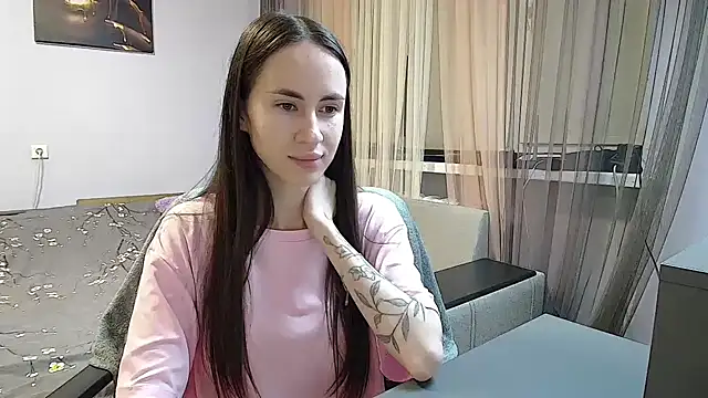 Chloe Skims online show from October 2025 06:08:01 PM
