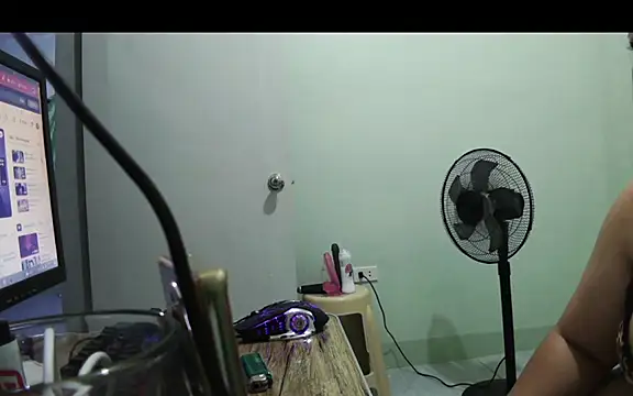 Snapshot of TeaseNPlease_13 chatting on November 2025 02:44:01 PM TeaseNPlease 13 online show from November 2025 02:44:01 PM