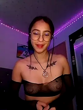 Alana Martinez  online show from October 2025 12:17:02 PM