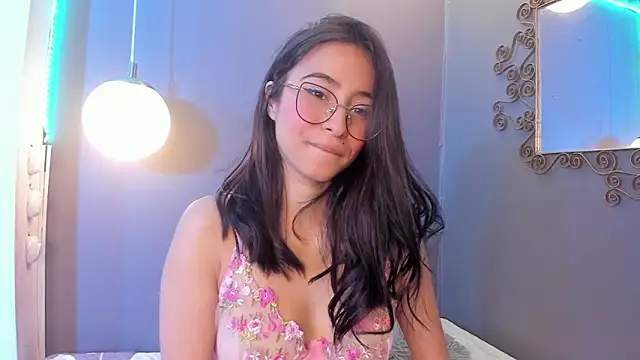 Alana Martinez  online show from March 2026 08:01:02 PM