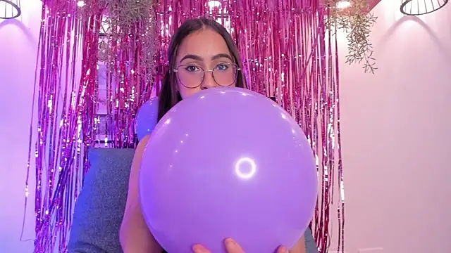 Snapshot of Alana_Martinez_ chatting on November 2025 01:33:01 PM Alana Martinez online show from November 2025 01:33:01 PM