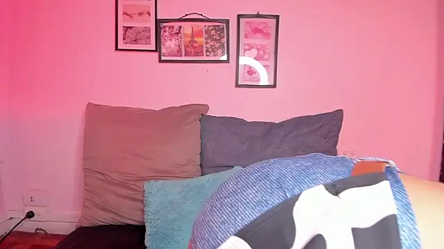 Snapshot of Alana_Martinez_ chatting on October 2025 01:30:01 PM Alana Martinez online show from October 2025 01:30:01 PM