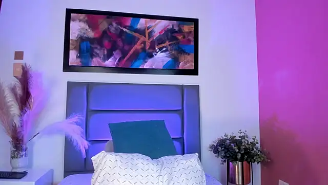 Snapshot of LilithEsme chatting on December 2025 06:33:01 PM LilithEsme online show from December 2025 06:33:01 PM