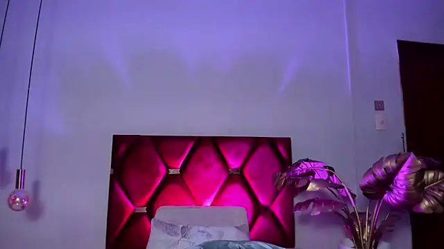 Snapshot of LilithEsme chatting on December 2025 12:57:02 AM LilithEsme online show from December 2025 12:57:02 AM