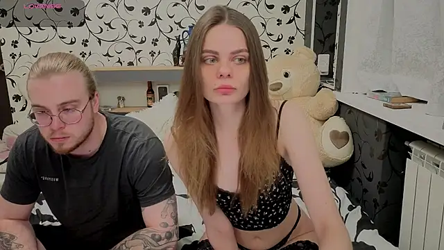 xAlisontiny online show from April 2026 07:54:01 PM