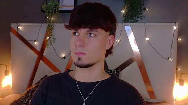 LiamThunder05  online show from December 2025 07:41:02 PM