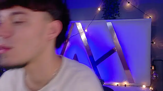 LiamThunder05  online show from November 2025 03:05:02 AM