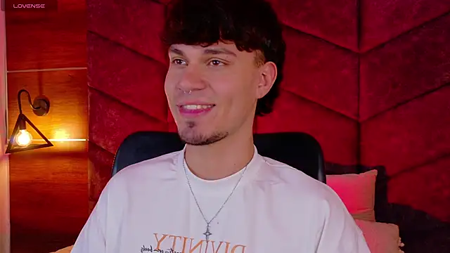 LiamThunder05  online show from November 2025 03:17:02 AM