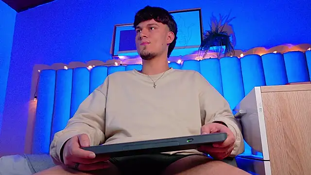 LiamThunder05  online show from November 2025 02:59:01 AM