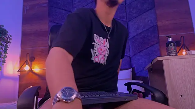 LiamThunder05  online show from November 2025 03:10:02 AM