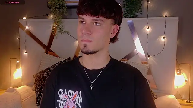 LiamThunder05  online show from November 2025 08:08:01 PM