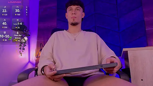 LiamThunder05  online show from November 2025 03:00:02 AM