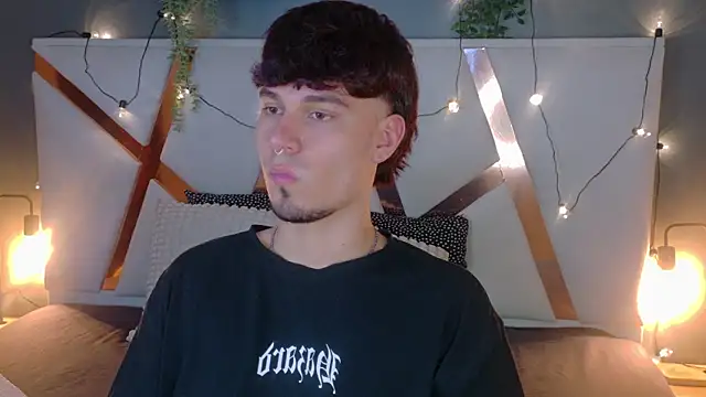 LiamThunder05  online show from December 2025 07:46:02 PM