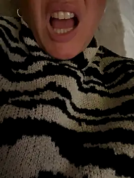 Daiana Andra online show from October 2025 07:35:02 PM