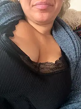 Daiana Andra online show from December 2025 12:59:02 PM