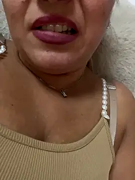 Daiana Andra online show from October 2025 07:11:02 PM