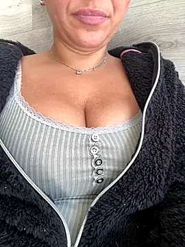 Daiana Andra online show from November 2025 10:08:01 AM